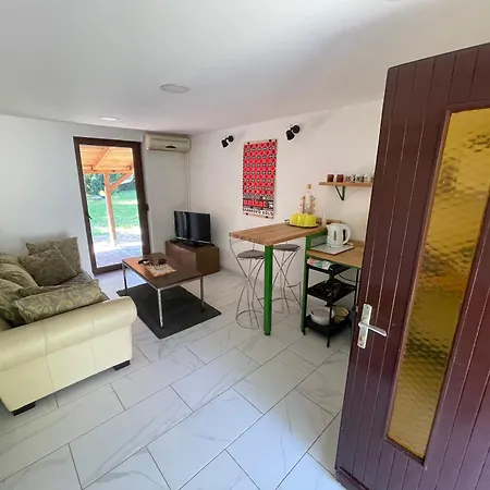 Pb Garden With Secured Parking