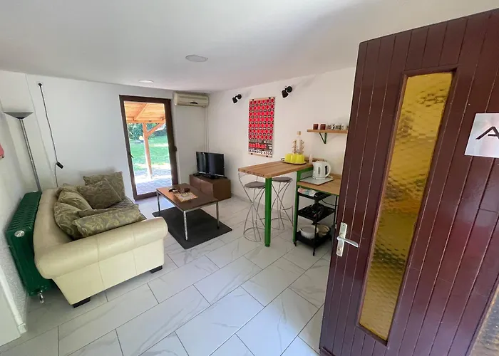 Pb Garden With Secured Parking